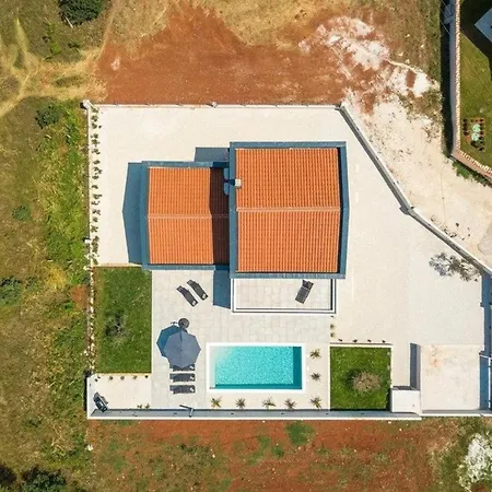 Holiday home Mit Privatpool Fuer 8 Personen Ca 180 Qm In Loborika, Istrien Suedkueste Von Istrien *