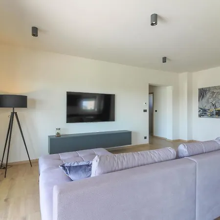 Mit Privatpool Fuer 8 Personen Ca 180 Qm In Loborika, Istrien Suedkueste Von Istrien *