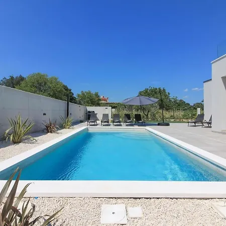 Mit Privatpool Fuer 8 Personen Ca 180 Qm In Loborika, Istrien Suedkueste Von Istrien Pula